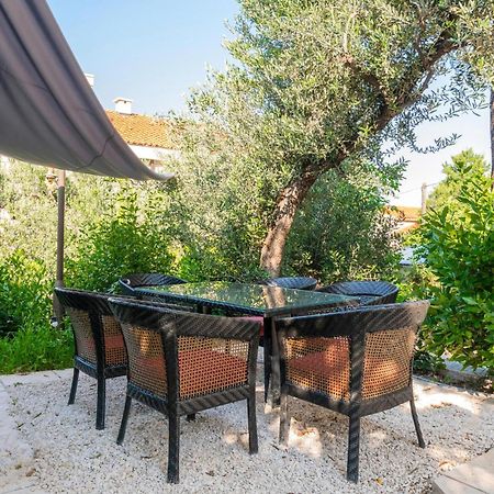 Awesome Apartment In Makarska With Wifi ภายนอก รูปภาพ