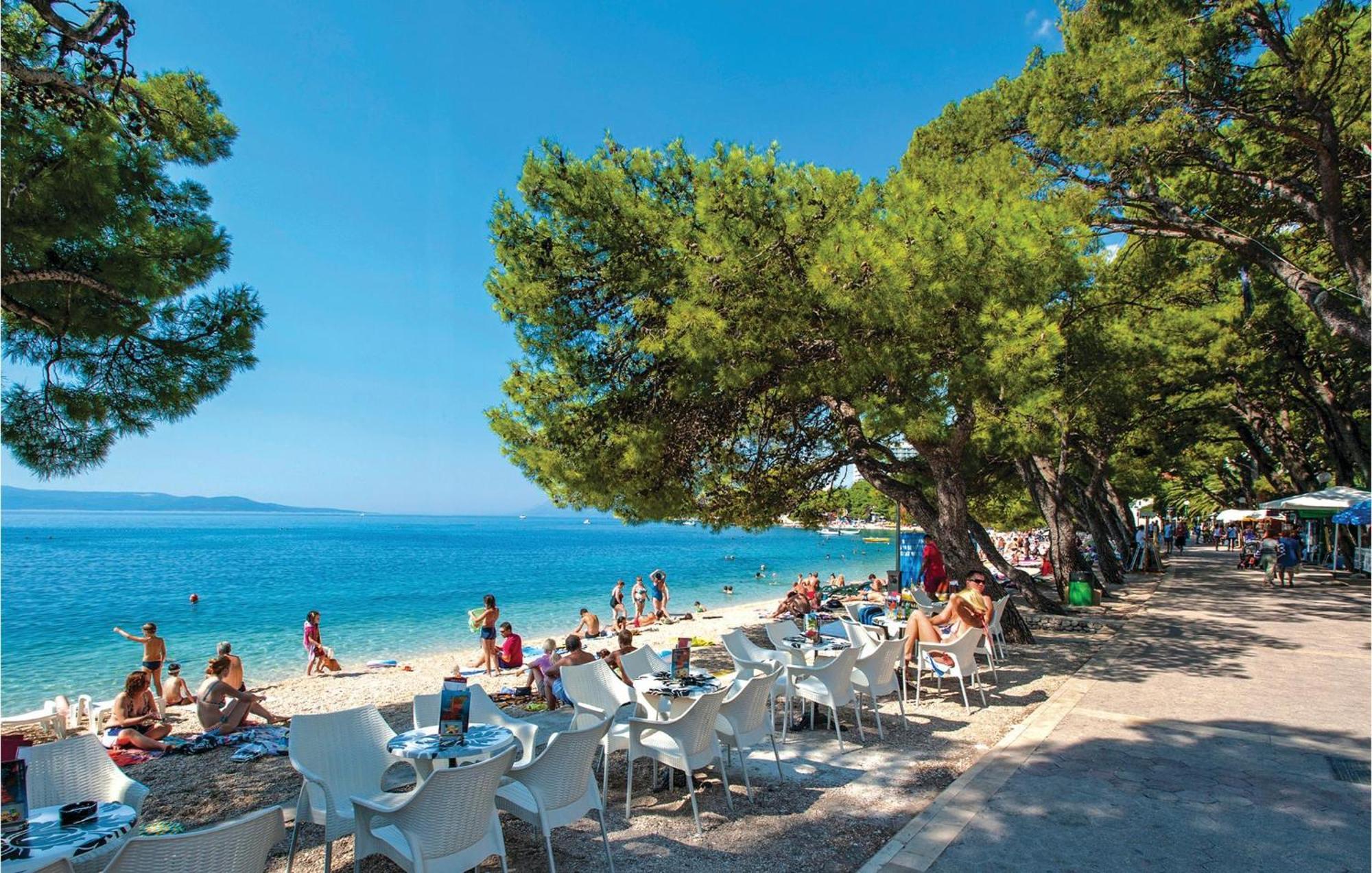 Awesome Apartment In Makarska With Wifi ภายนอก รูปภาพ