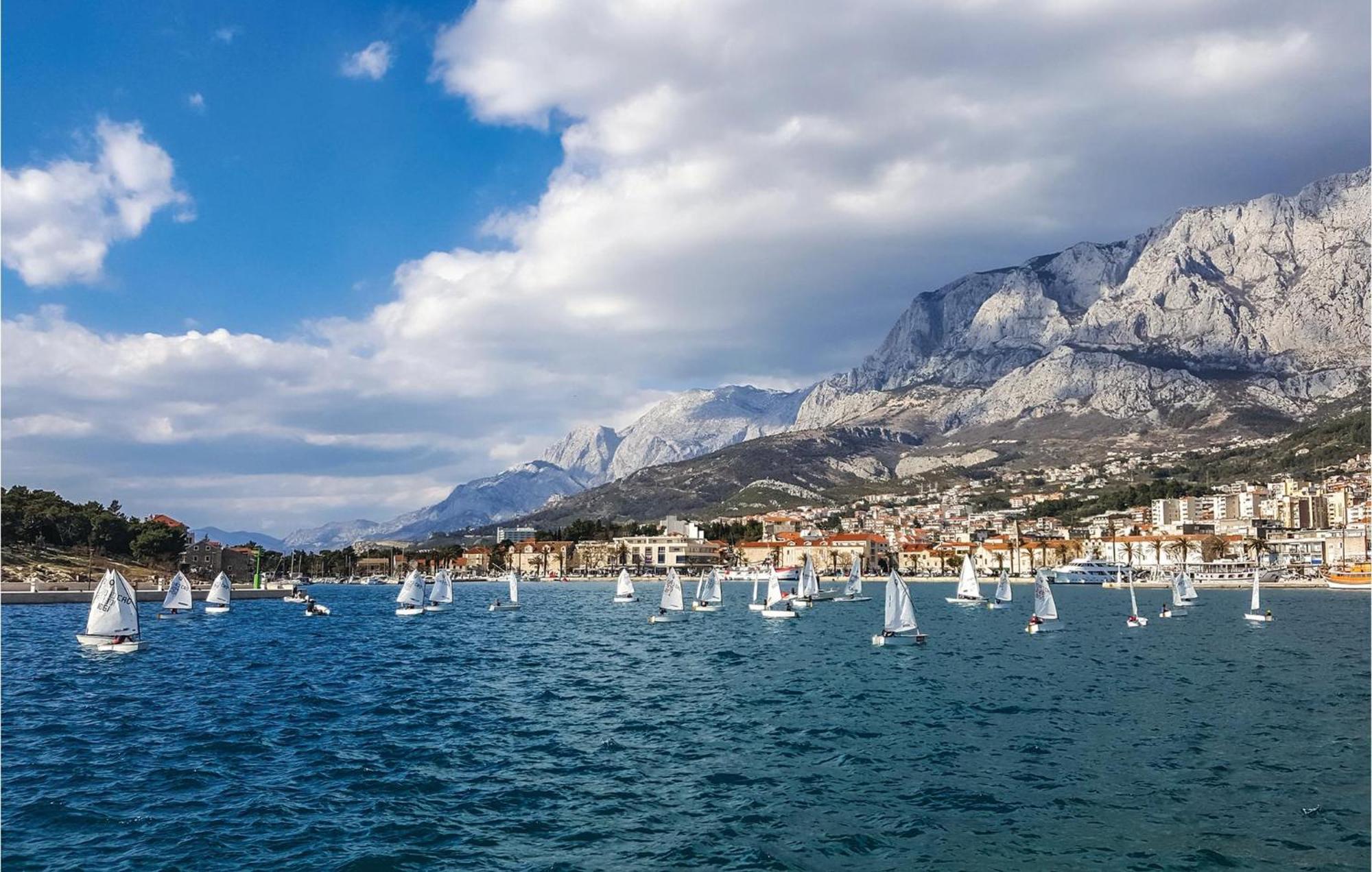 Awesome Apartment In Makarska With Wifi ภายนอก รูปภาพ